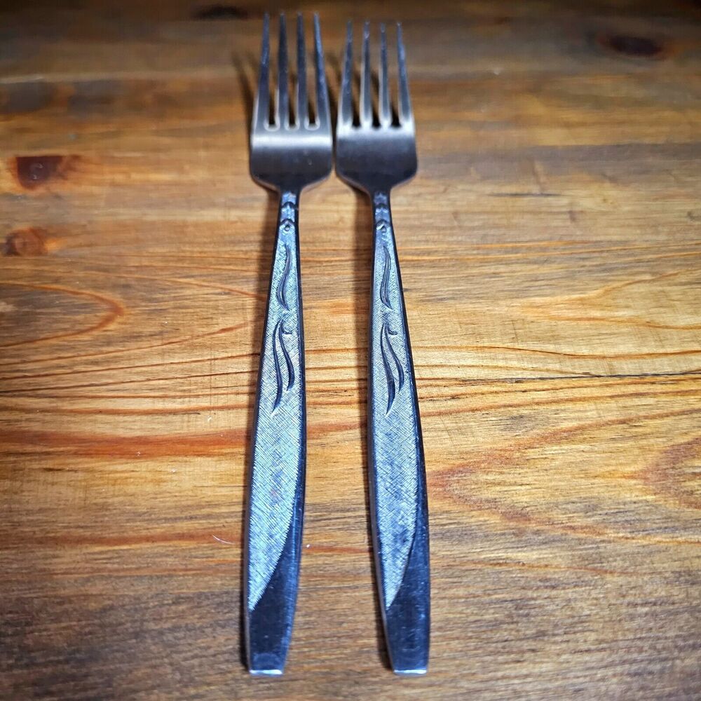 2 Ekco Eterna Mary Jane Dinner Forks 7.5” Tooled Stainless Swirls Burnished